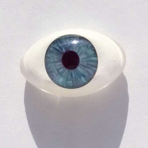Глаза пластиковые, голубые. 18 х 12 мм