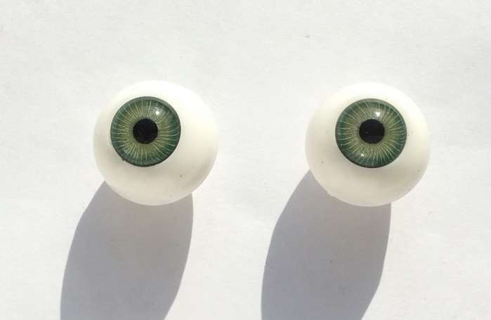 Vintage plastic eyes. 16 mm.