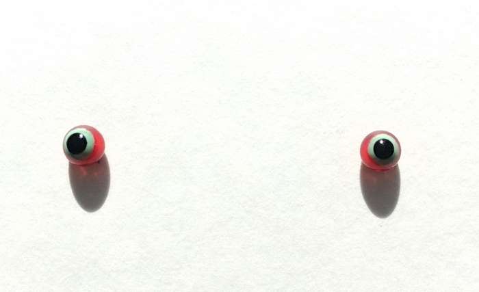 Red-green. 4 mm. 2.5 euro.