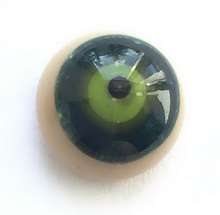 Beiges with green. 10 mm. 4 euro.