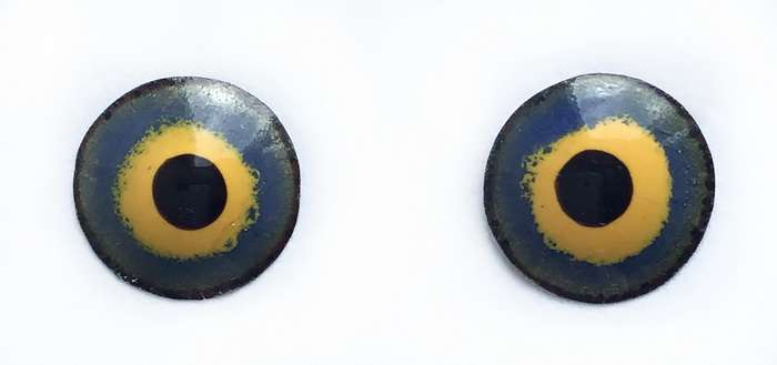 Enamel eyes-buttons. 11 mm. 5 euro.