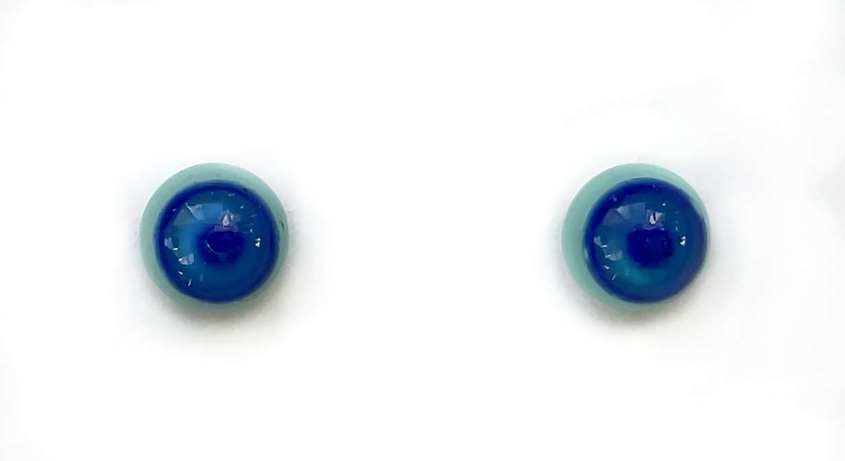 голубые с прозрачным синим зрачком 5 мм. 270 руб.