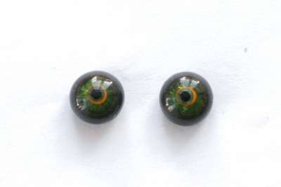 Green and orange on grey, crackle. 10 mm. 3.5 euro.