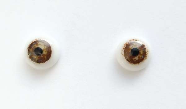 Brown with turquoise abnd dark spot. 12 mm. 6.5 euro.