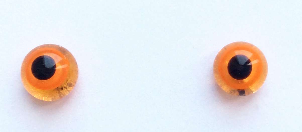 Orange on yellow. 7 mm